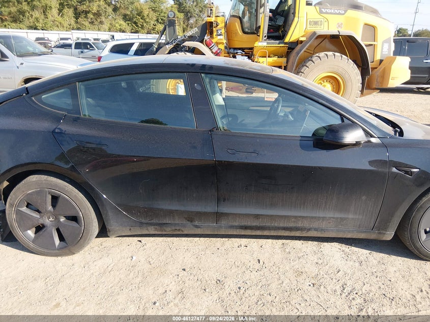 TESLA MODEL 3 - zdjęcie 14