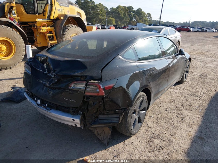 TESLA MODEL 3 - zdjęcie 4