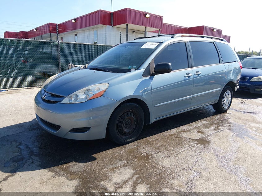 2008 Toyota Sienna Le, Right Side, IAAI, VIN 5TDZK23C58S125412 — photo 2
