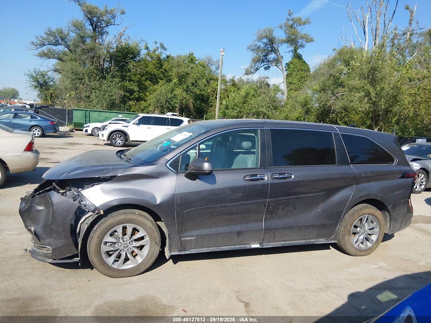 TOYOTA SIENNA - zdjęcie 14