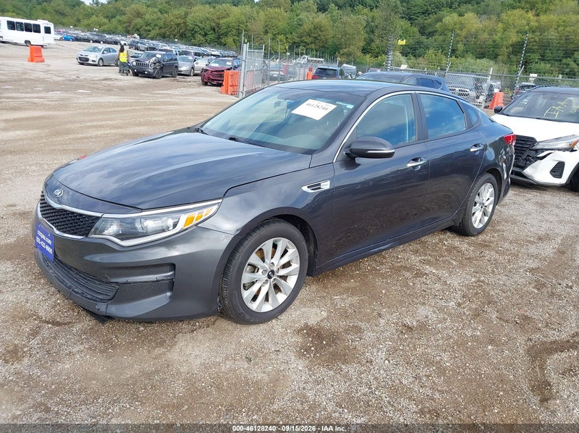2017 Kia Optima, Right Front, IAAI, VIN 5XXGT4L31HG172860 — photo 2