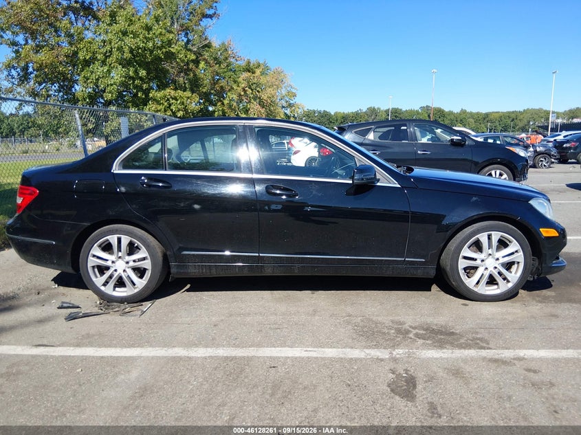 MERCEDES-BENZ C 300 2013 VIN WDDGF8AB4DF969787