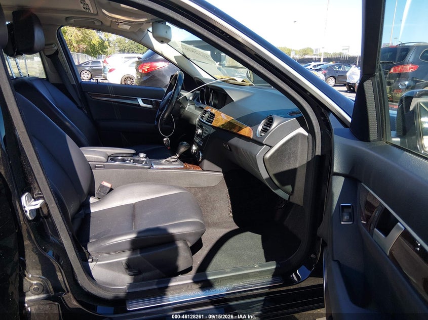 MERCEDES-BENZ C 300 2013 VIN WDDGF8AB4DF969787