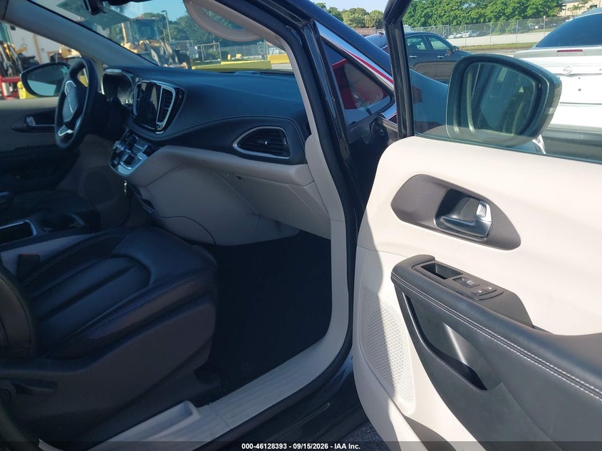 CHRYSLER PACIFICA HYBRID 2023 VIN 2C4RC1L71PR626282
