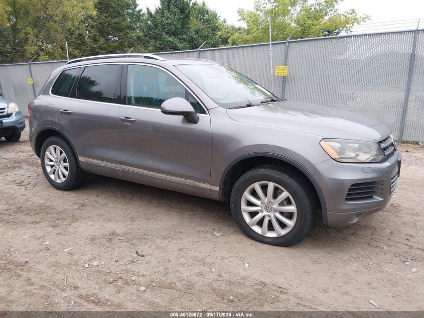 2012 VOLKSWAGEN TOUAREG auction photo 1