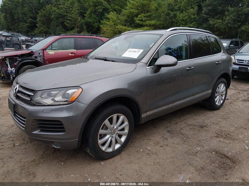 2012 VOLKSWAGEN TOUAREG auction photo 2