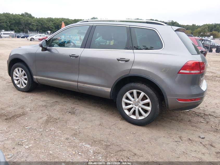 2012 VOLKSWAGEN TOUAREG auction photo 3