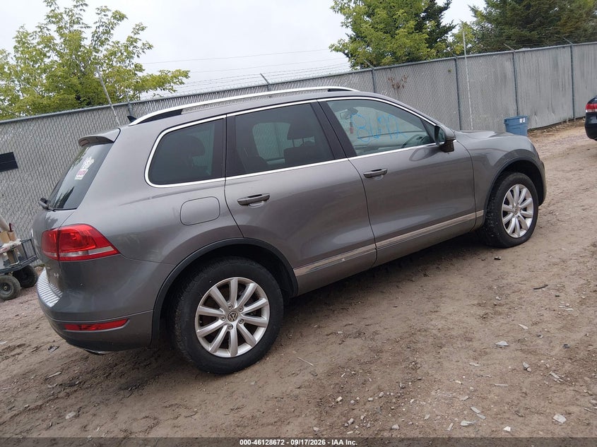 2012 VOLKSWAGEN TOUAREG auction photo 4