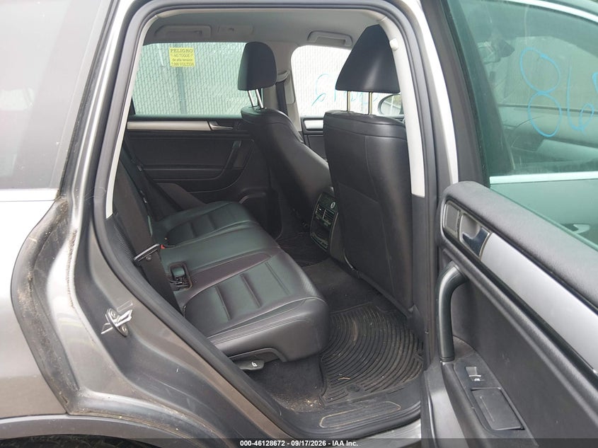 2012 VOLKSWAGEN TOUAREG auction photo 8