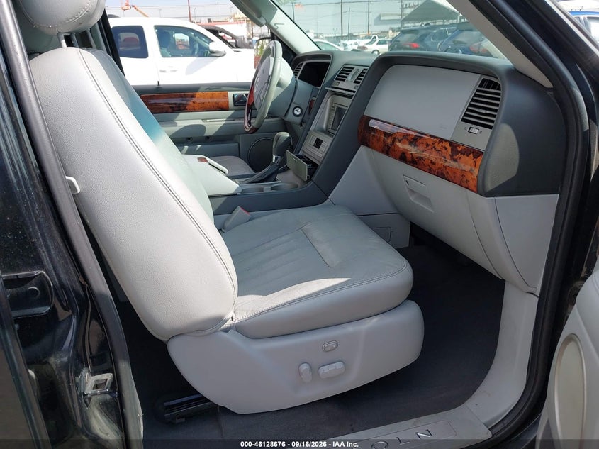 2004 LINCOLN NAVIGATOR auction photo 5