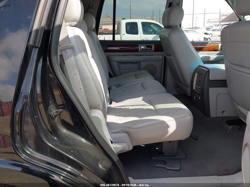 2004 LINCOLN NAVIGATOR auction photo 8