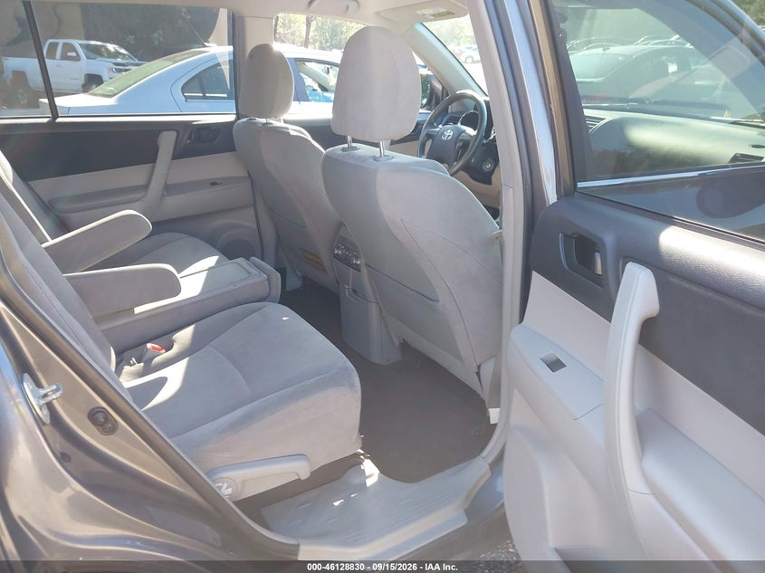 2011 TOYOTA HIGHLANDER auction photo 8