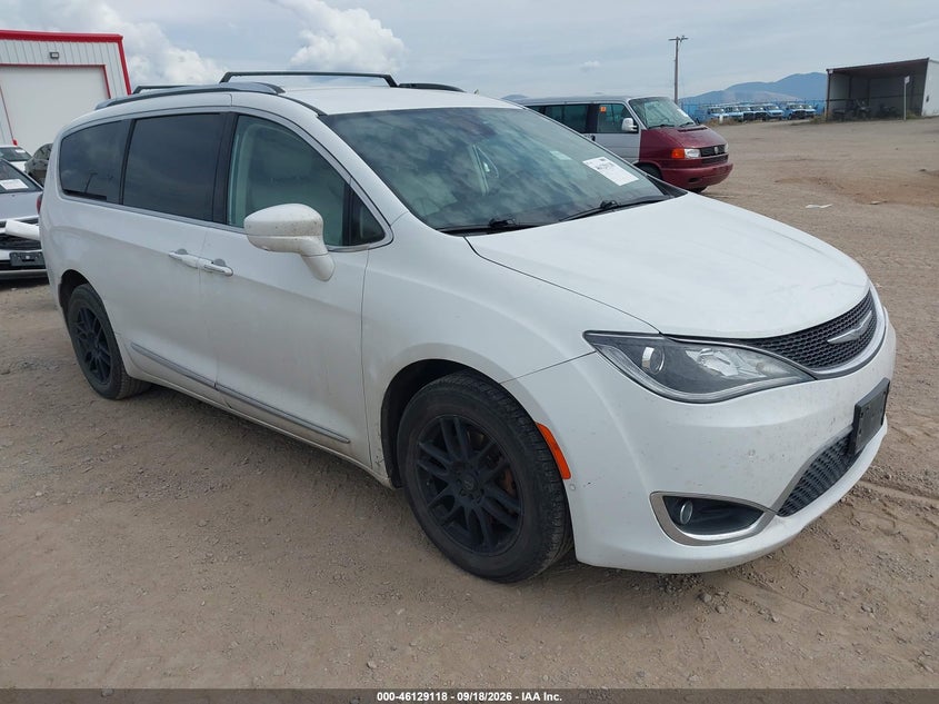 2017 CHRYSLER PACIFICA auction photo 1