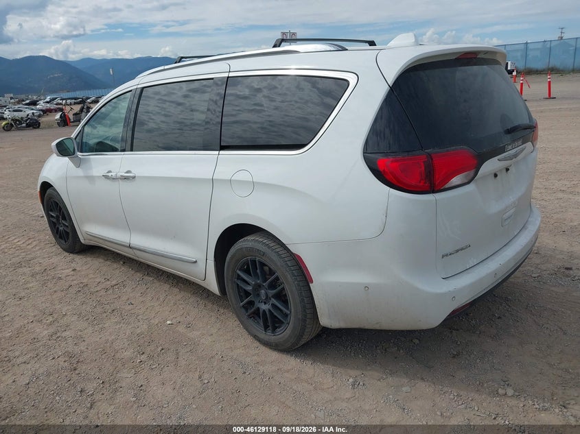 2017 CHRYSLER PACIFICA auction photo 3
