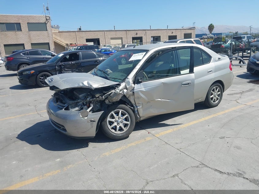 2001 Toyota Prius, Left Front, IAAI, VIN JT2BK12U810033573 — photo 2