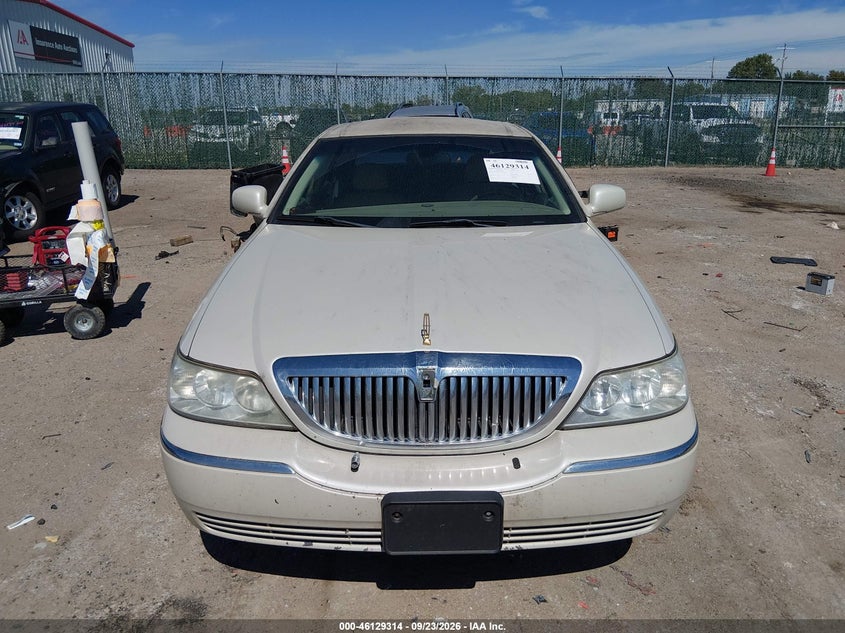 LINCOLN TOWN CAR 2005 VIN 1LNHM81WX5Y634512