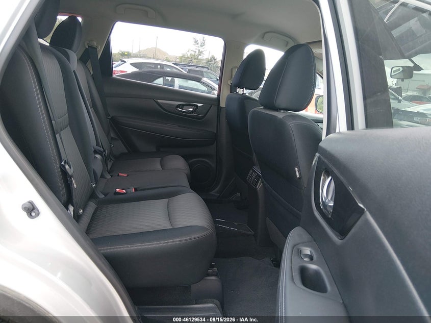 2017 NISSAN ROGUE auction photo 8