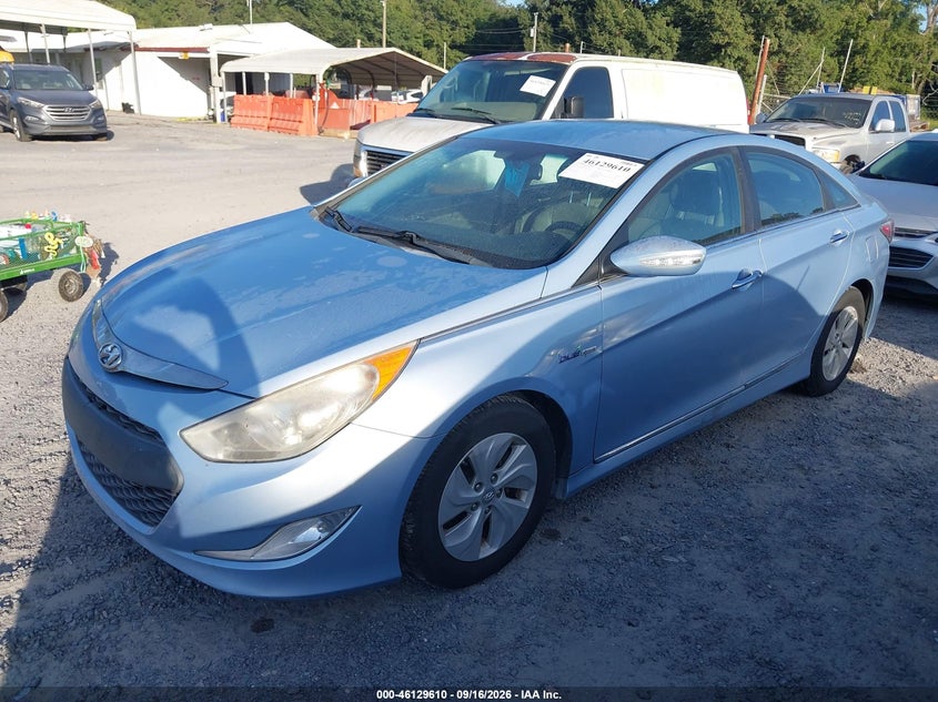 2013 HYUNDAI SONATA HYBRID auction photo 2