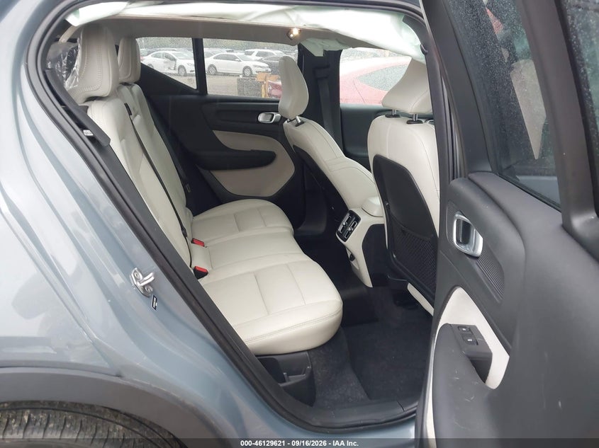 VOLVO XC40 2020 VIN YV4162UK0L2303988