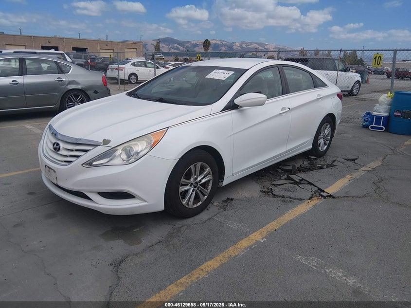 2013 Hyundai Sonata, Викрадення, IAAI, VIN 5NPEB4AC4DH745424 — фото 2