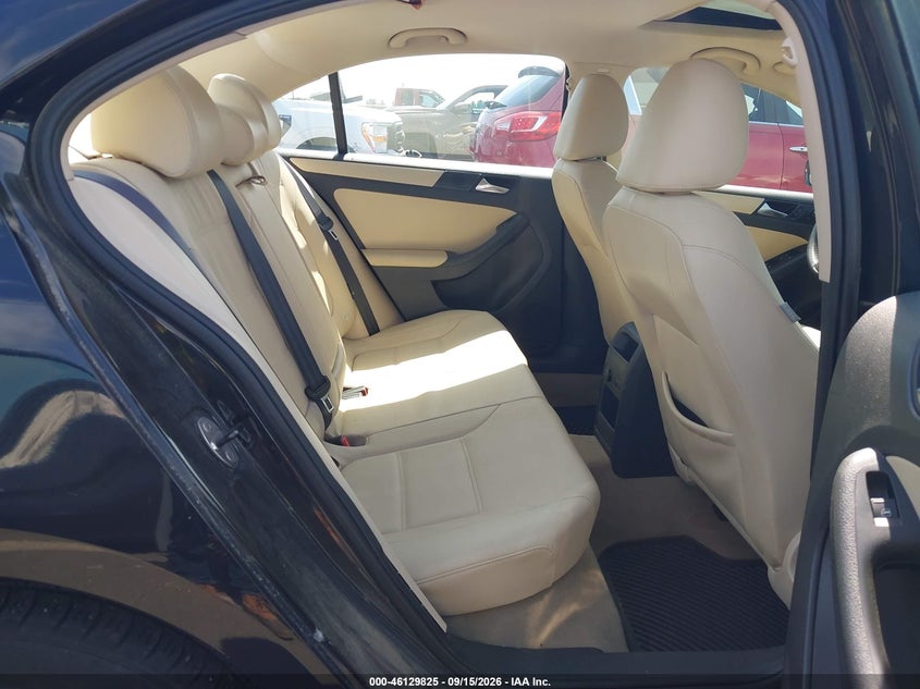 2012 VOLKSWAGEN JETTA auction photo 8