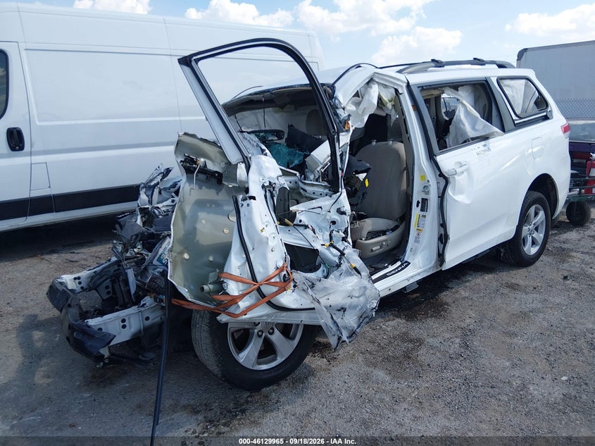 Vin: 5tdkk3dc7bs101688, lot: 46629685, toyota sienna le v6 20112