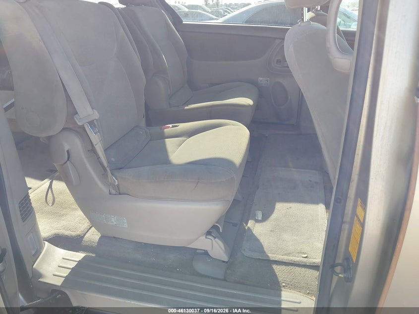 2005 TOYOTA SIENNA auction photo 8