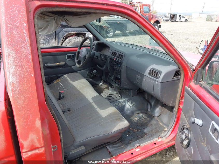 1996 NISSAN TRUCK auction photo 5