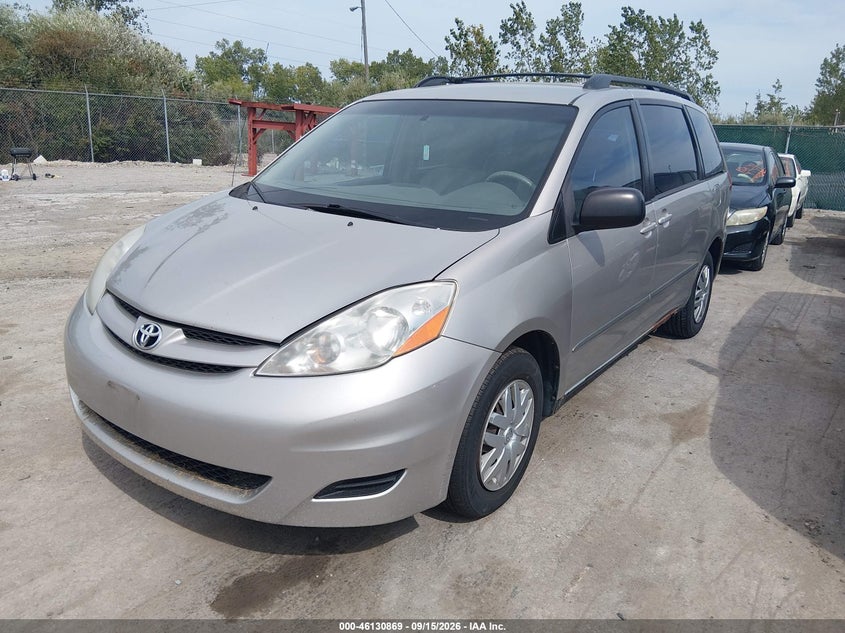 2008 TOYOTA SIENNA auction photo 2