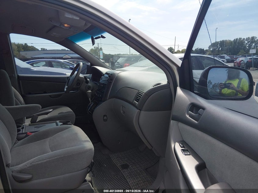 2008 TOYOTA SIENNA auction photo 5