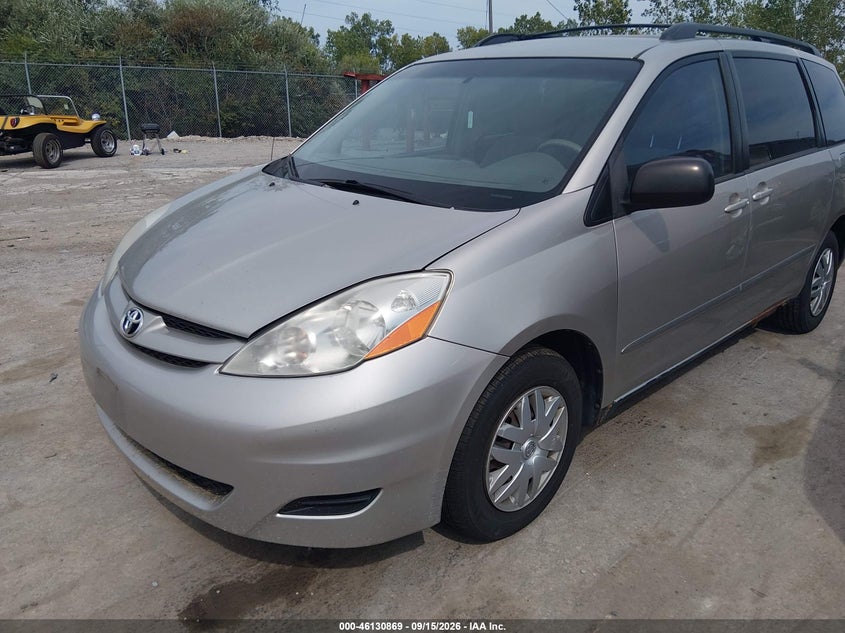 2008 TOYOTA SIENNA auction photo 6