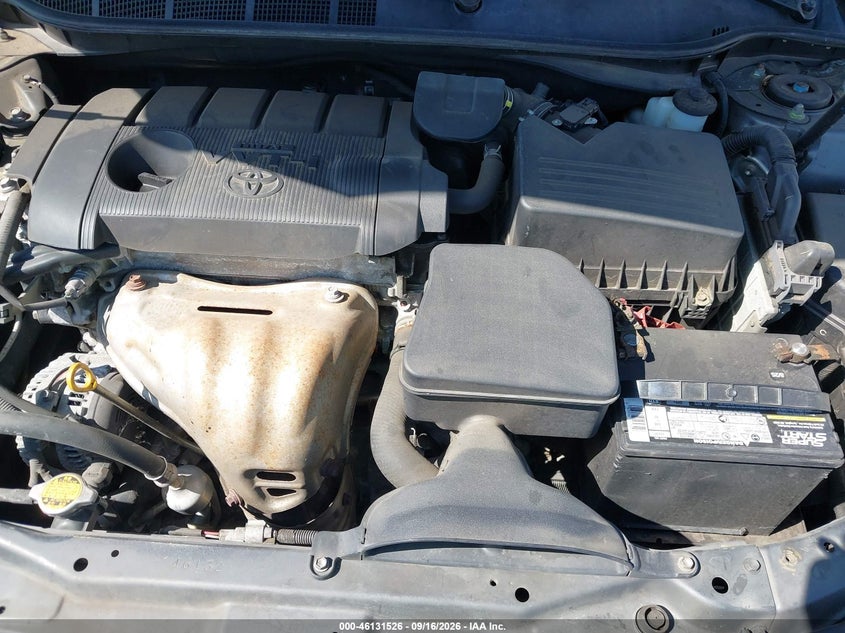 2011 TOYOTA CAMRY LE · Фото 10