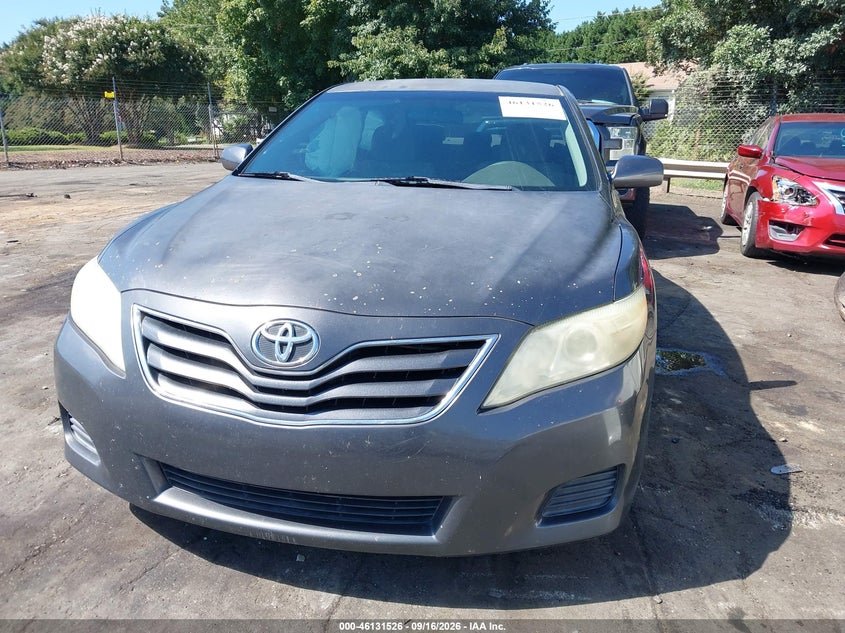 2011 TOYOTA CAMRY LE · Фото 13