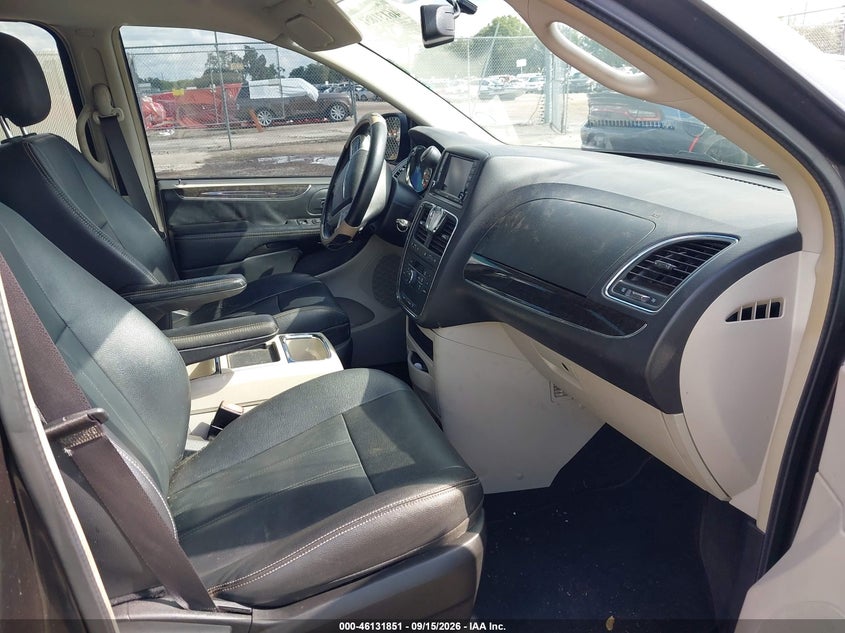2016 CHRYSLER TOWN & COUNTRY auction photo 5