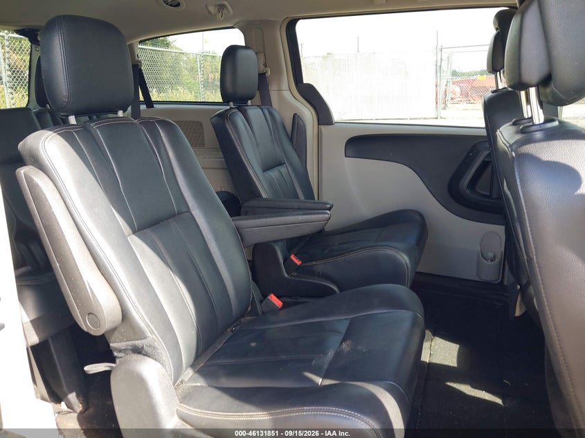 2016 CHRYSLER TOWN & COUNTRY auction photo 8