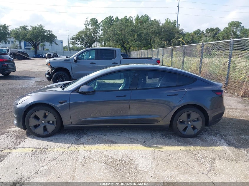 TESLA MODEL 3 - zdjęcie 14