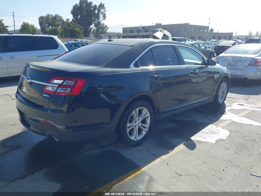 2014 FORD TAURUS auction photo 4
