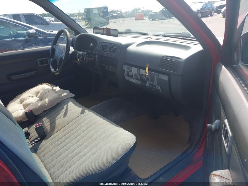 1995 NISSAN TRUCK auction photo 5