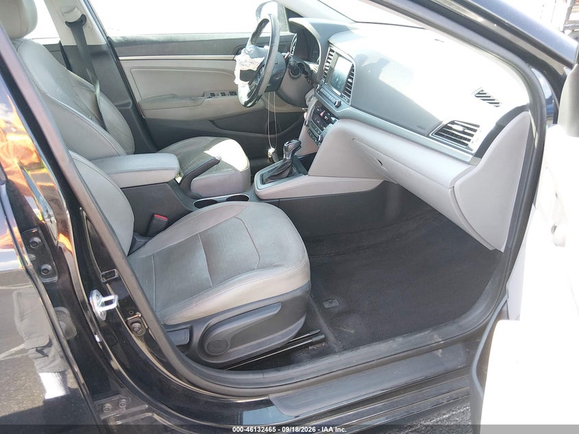 2017 HYUNDAI ELANTRA auction photo 5