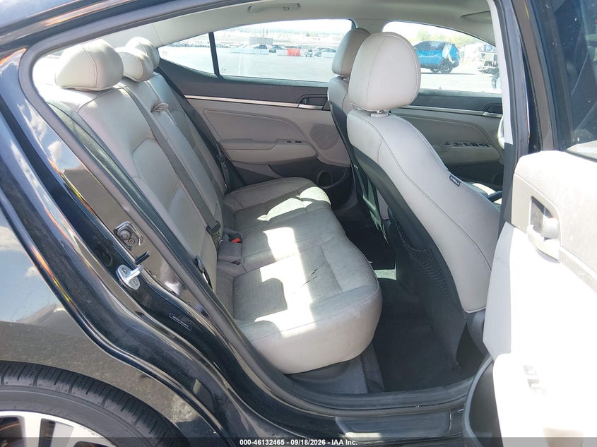 2017 HYUNDAI ELANTRA auction photo 8