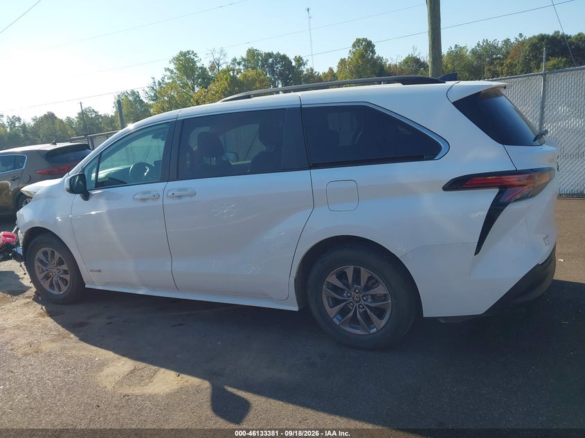 TOYOTA SIENNA - zdjęcie 15