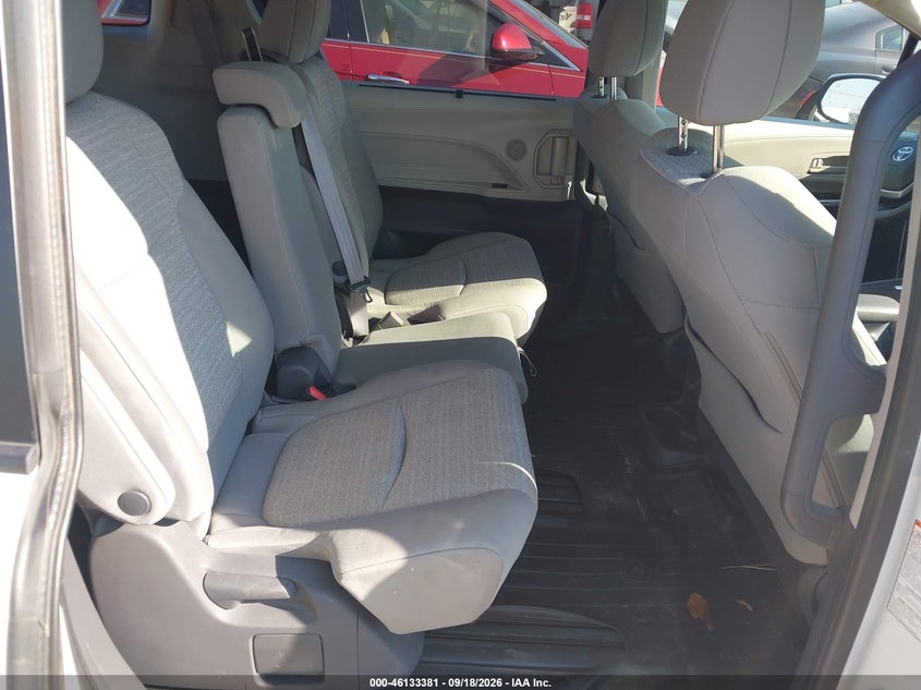 TOYOTA SIENNA - zdjęcie 8