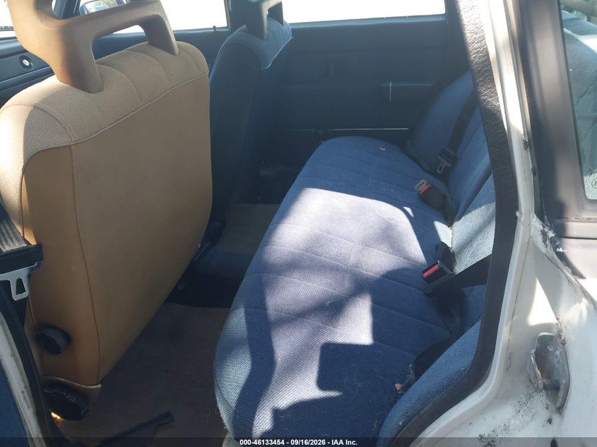 VOLVO 240 1991 VIN YV1AA8845M1445318