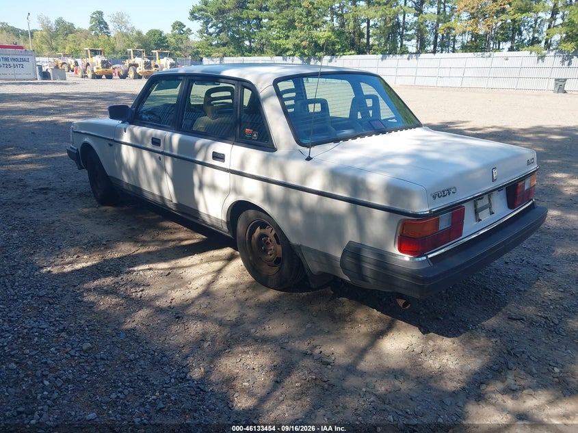 1991 VOLVO 240 auction photo 3