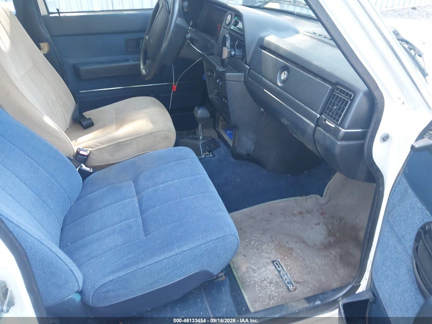 1991 VOLVO 240 auction photo 5