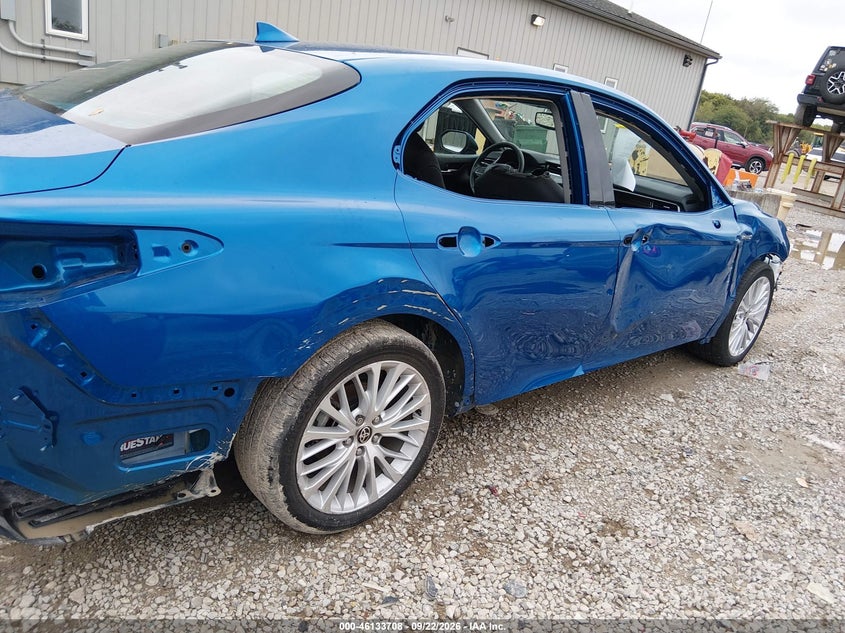 TOYOTA CAMRY - zdjęcie 19