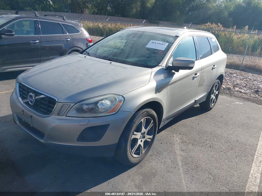 2013 Volvo XC60, Normal Wear & Tear, IAAI, VIN YV4902DZ4D2441374 — photo 2