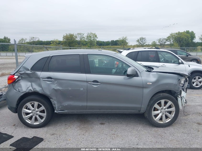2015 MITSUBISHI OUTLANDER SPORT ES · Фото 13