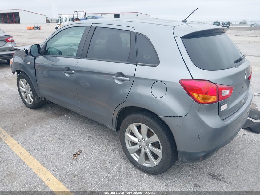 2015 MITSUBISHI OUTLANDER SPORT ES · Фото 3