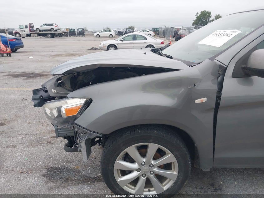 2015 MITSUBISHI OUTLANDER SPORT ES · Фото 6